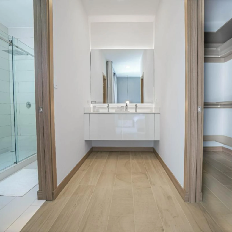 Baño walking closet. Casas en venta en condominio Santa Ana Urbano. Santa Ana.