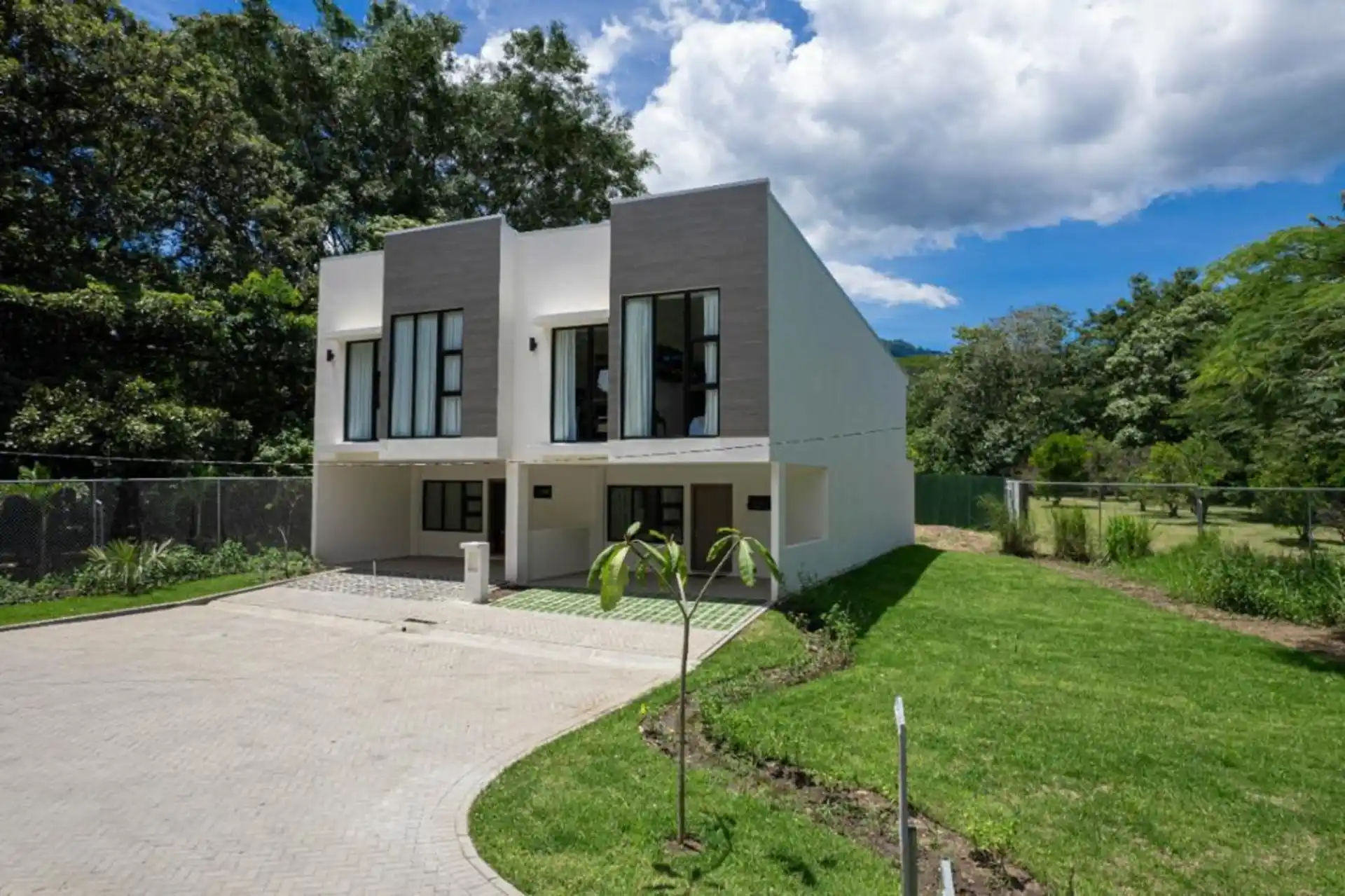 Fachada. Casas en venta en condominio Santa Ana Urbano. Santa Ana.
