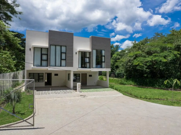 Fachada. Casas en venta en condominio Santa Ana Urbano. Santa Ana.