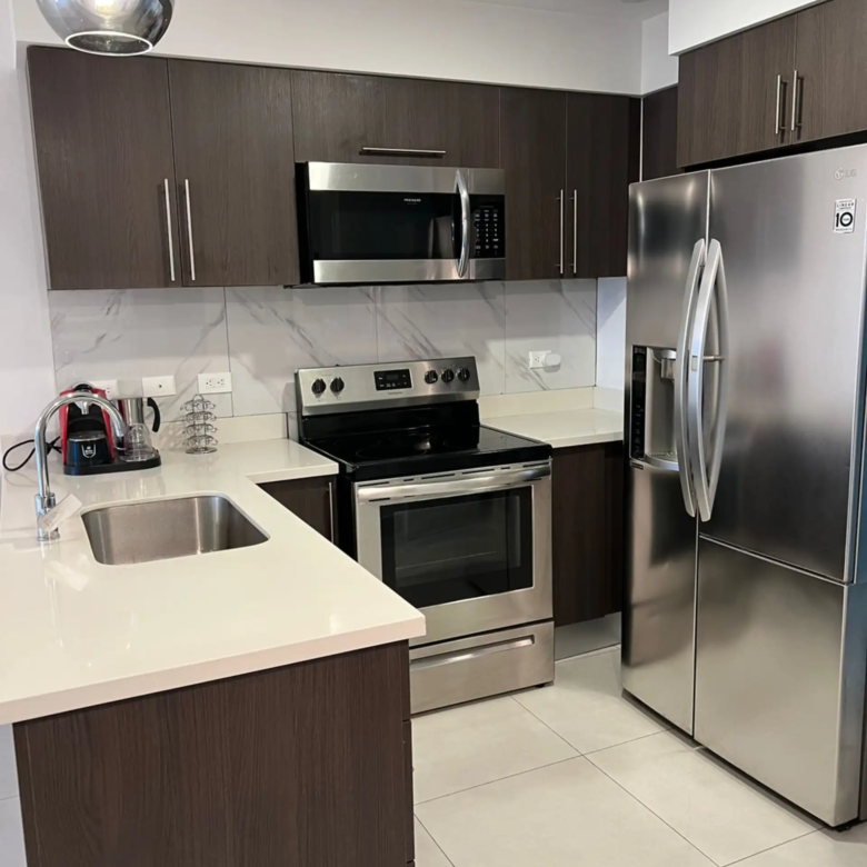 Línea blanca. Apartamento en alquiler en condominio ALTAMIRA, San Pablo, Heredia.