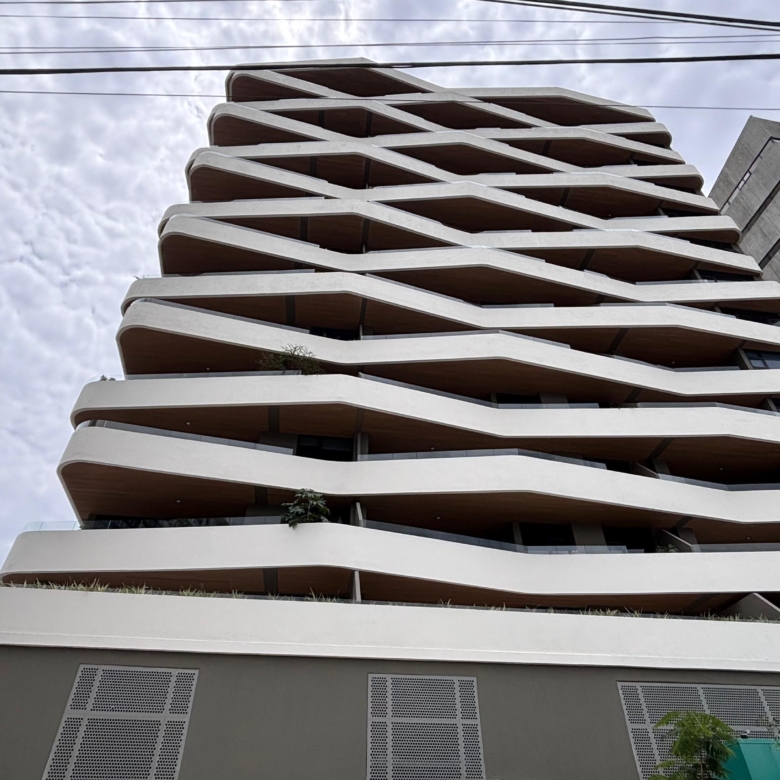 Fachada lateral. Apartamentos en alquiler en Alterego Nunciatura, Rohrmoser, San José.