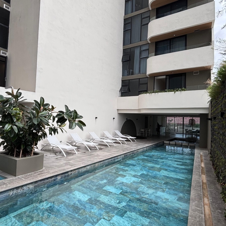 Piscina. Lobby. Apartamentos en venta en Alterego Nunciatura, Rohrmoser, San José.