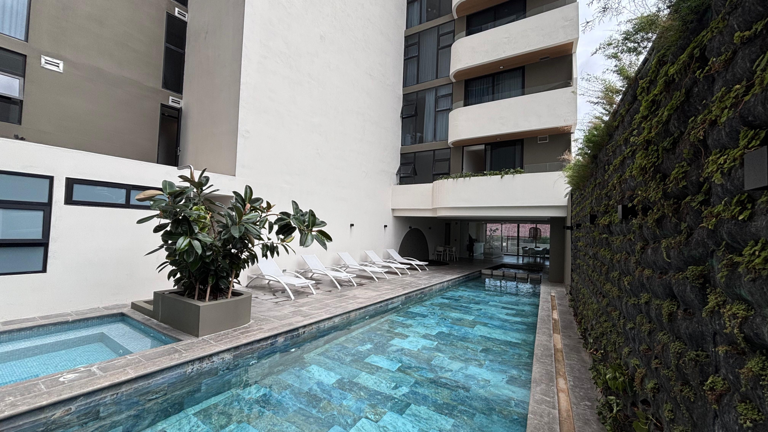 Piscina. Lobby. Apartamentos en venta en Alterego Nunciatura, Rohrmoser, San José.