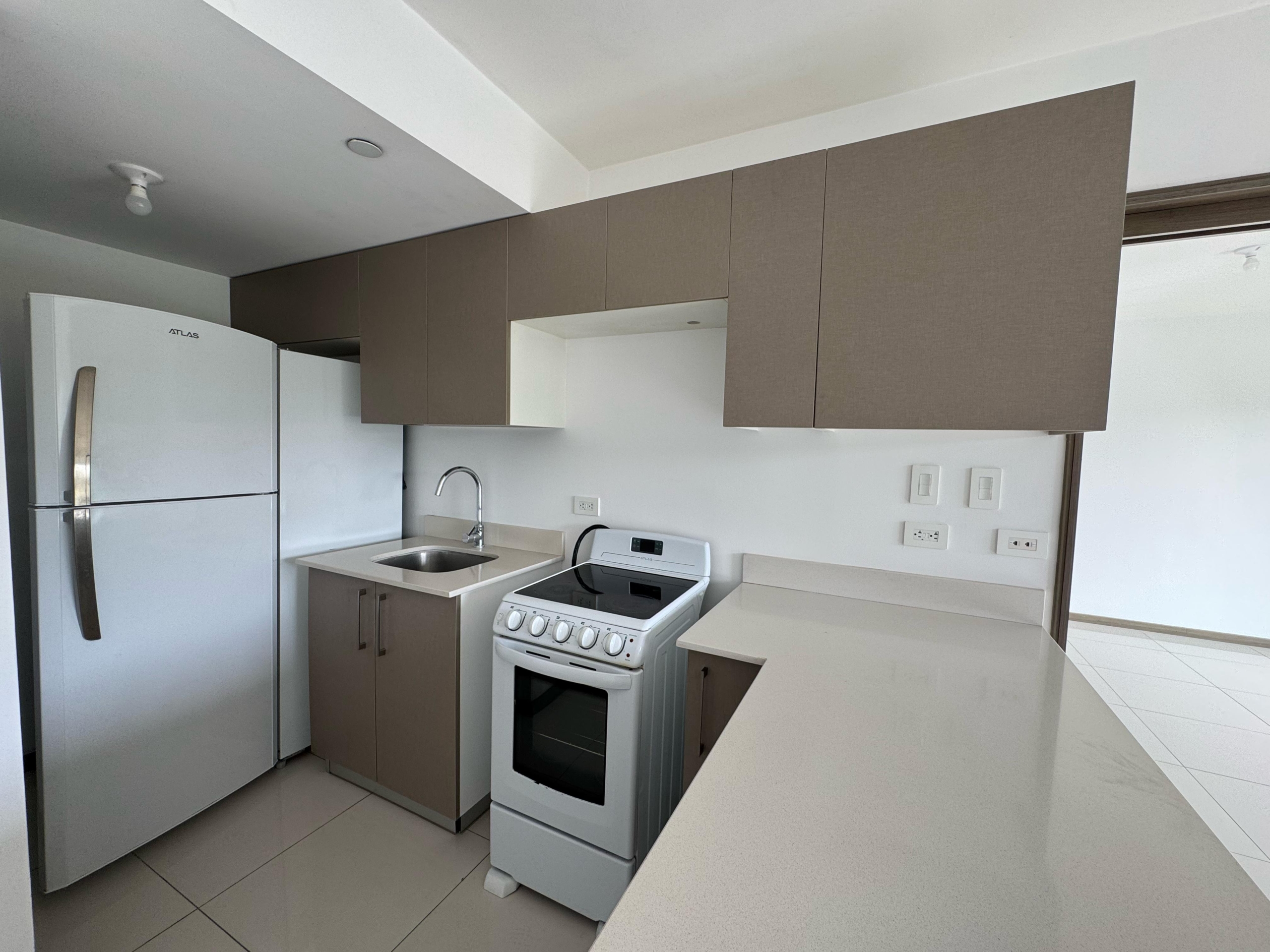 Cocina. Apartamentos en venta en Rohrmoser, San José.