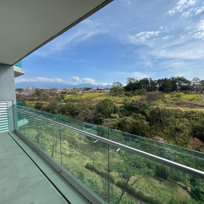 Terraza. Apartamentos en venta en Rohrmoser, San José.