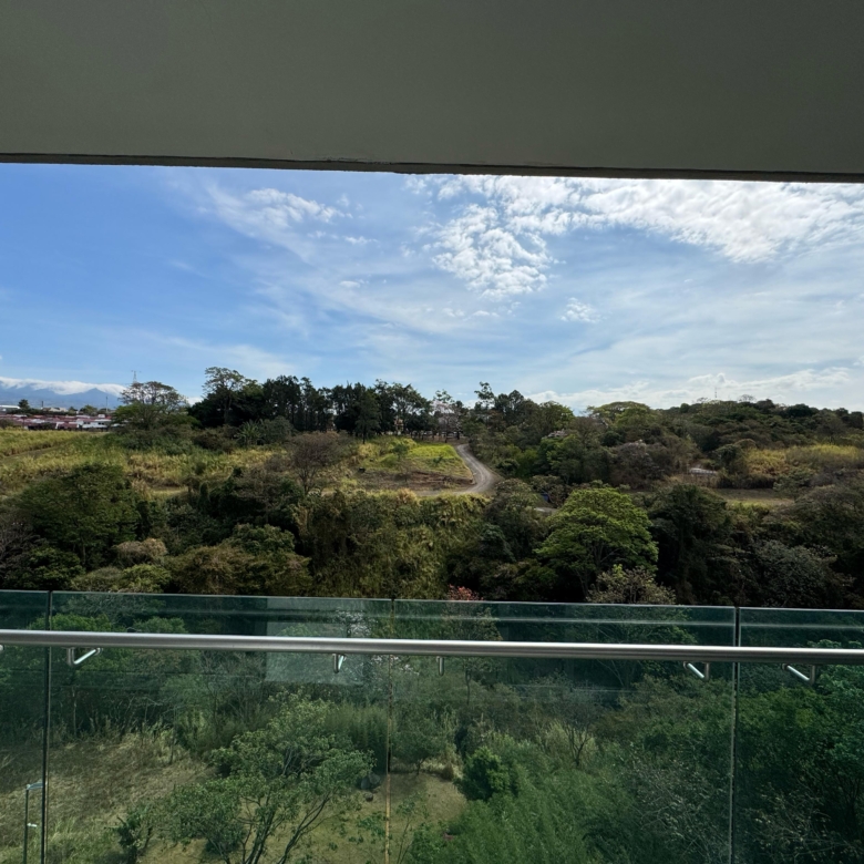 Vistas. Apartamentos en venta en Rohrmoser, San José.