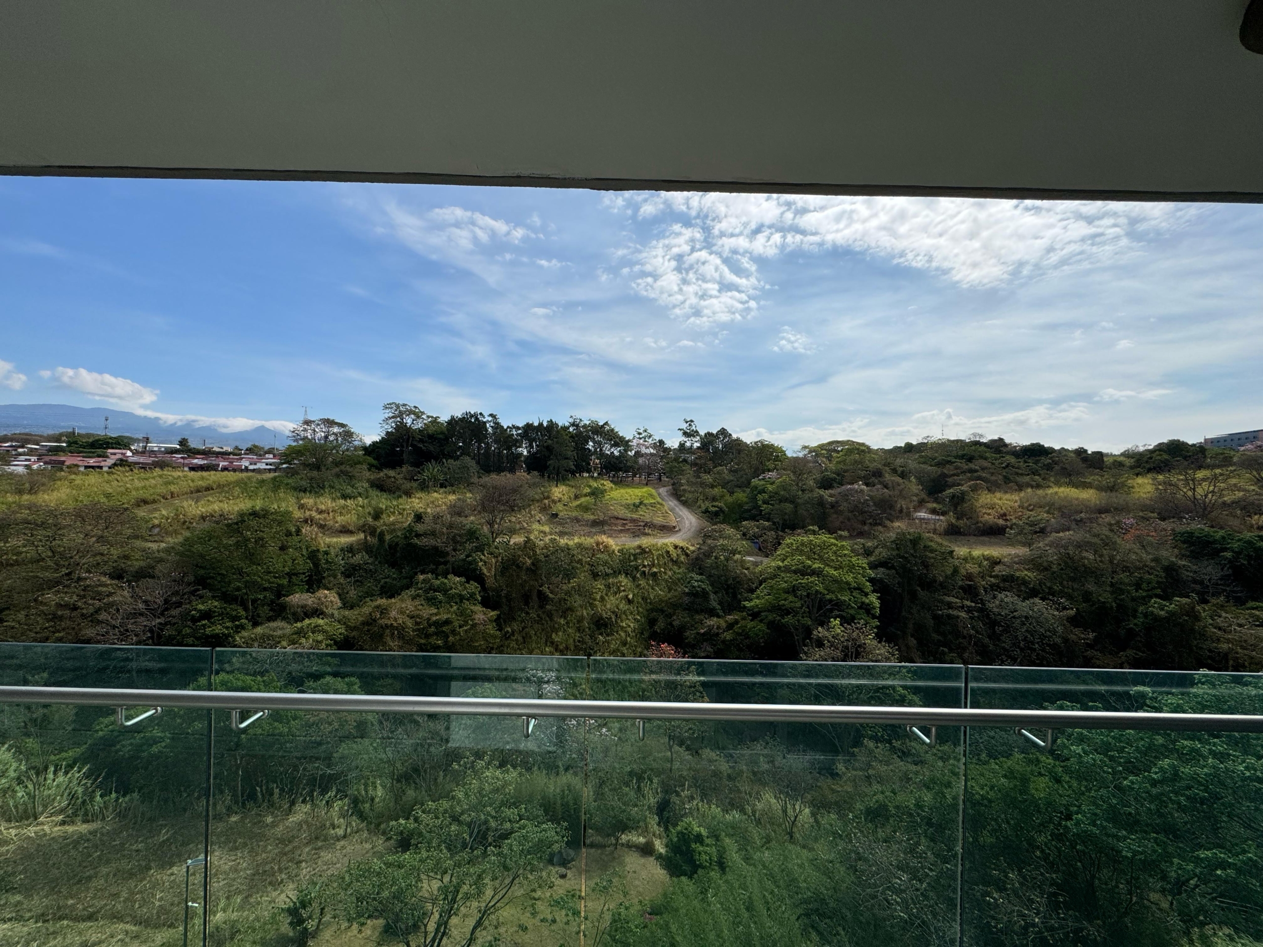 Vistas. Apartamentos en venta en Rohrmoser, San José.