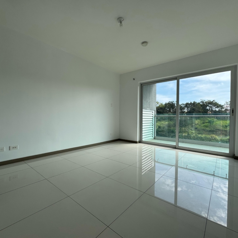 Sala - Comedor. Apartamentos en venta en Rohrmoser, San José.