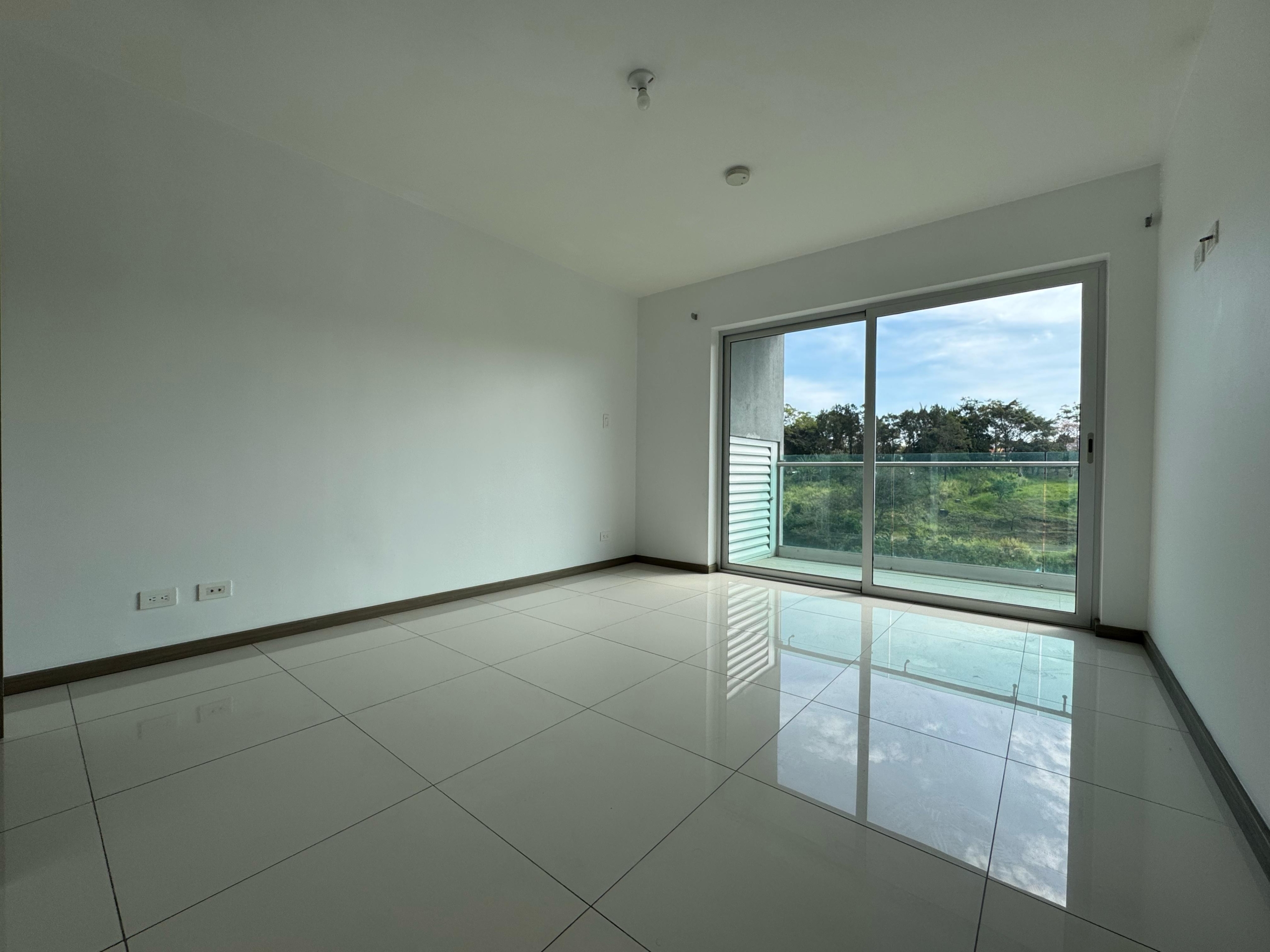 Sala - Comedor. Apartamentos en venta en Rohrmoser, San José.