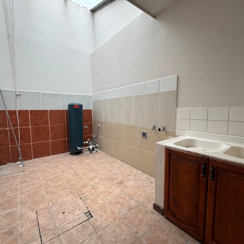 Área de lavado. Casa en venta en residencial Loma Real. Guachipelín, Escazú, San José.