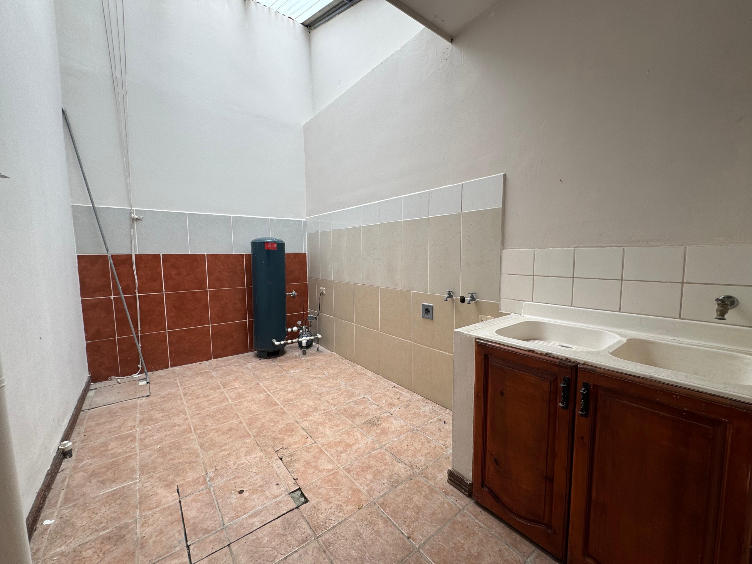 Área de lavado. Casa en venta en residencial Loma Real. Guachipelín, Escazú, San José.