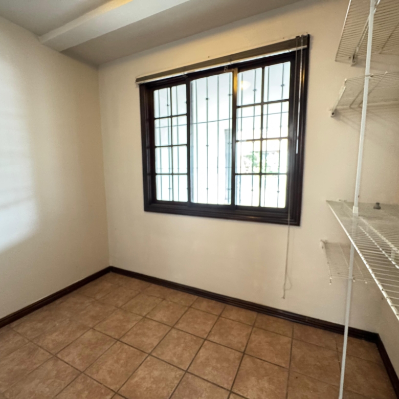 Habitación de servicio. Casa en venta en residencial Loma Real. Guachipelín, Escazú, San José.