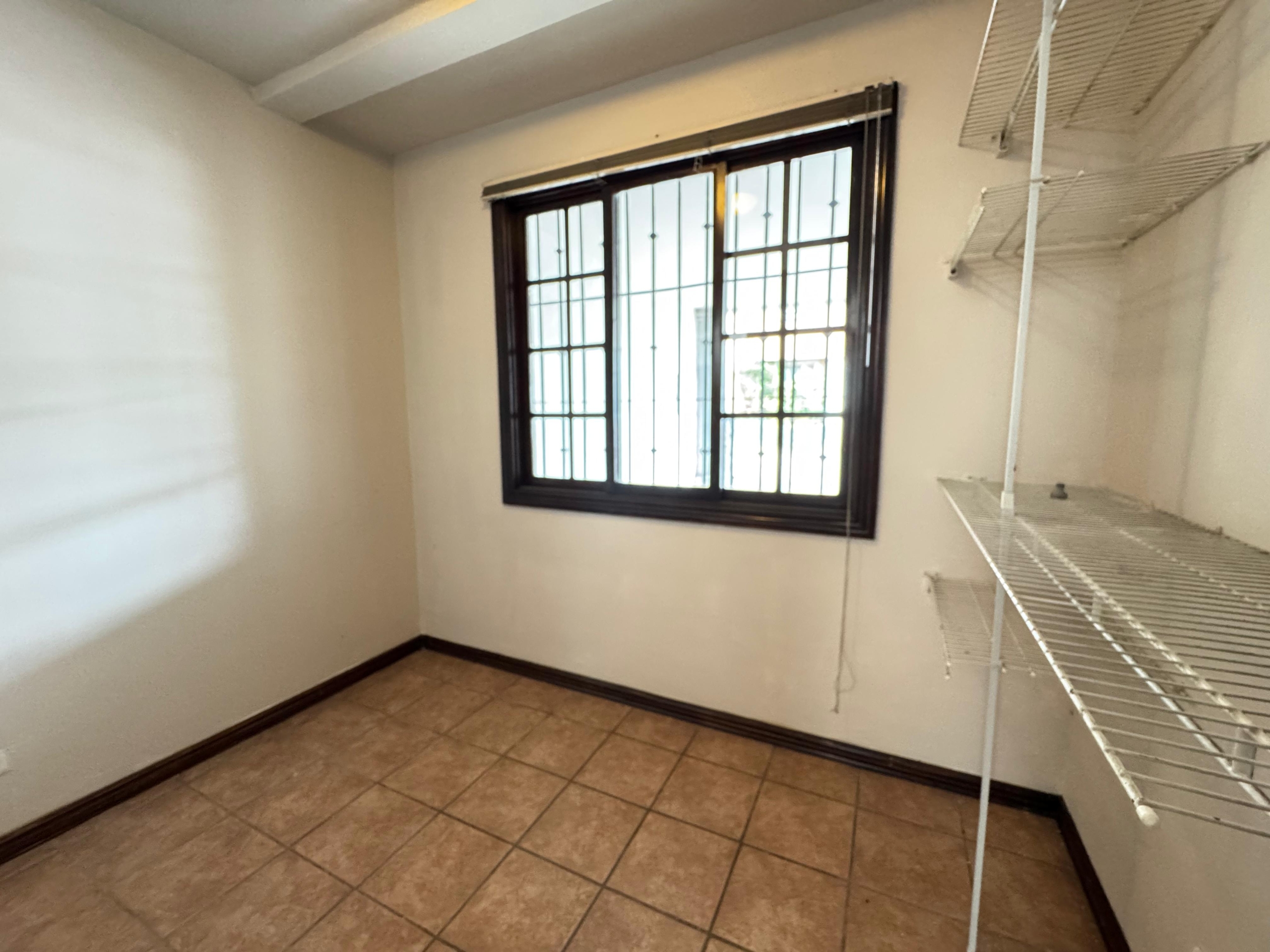 Habitación de servicio. Casa en venta en residencial Loma Real. Guachipelín, Escazú, San José.