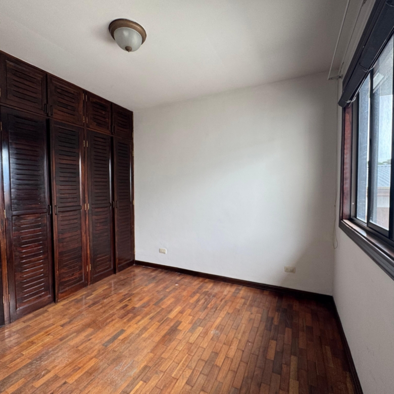 Habitación 3. Casa en venta en residencial Loma Real. Guachipelín, Escazú, San José.