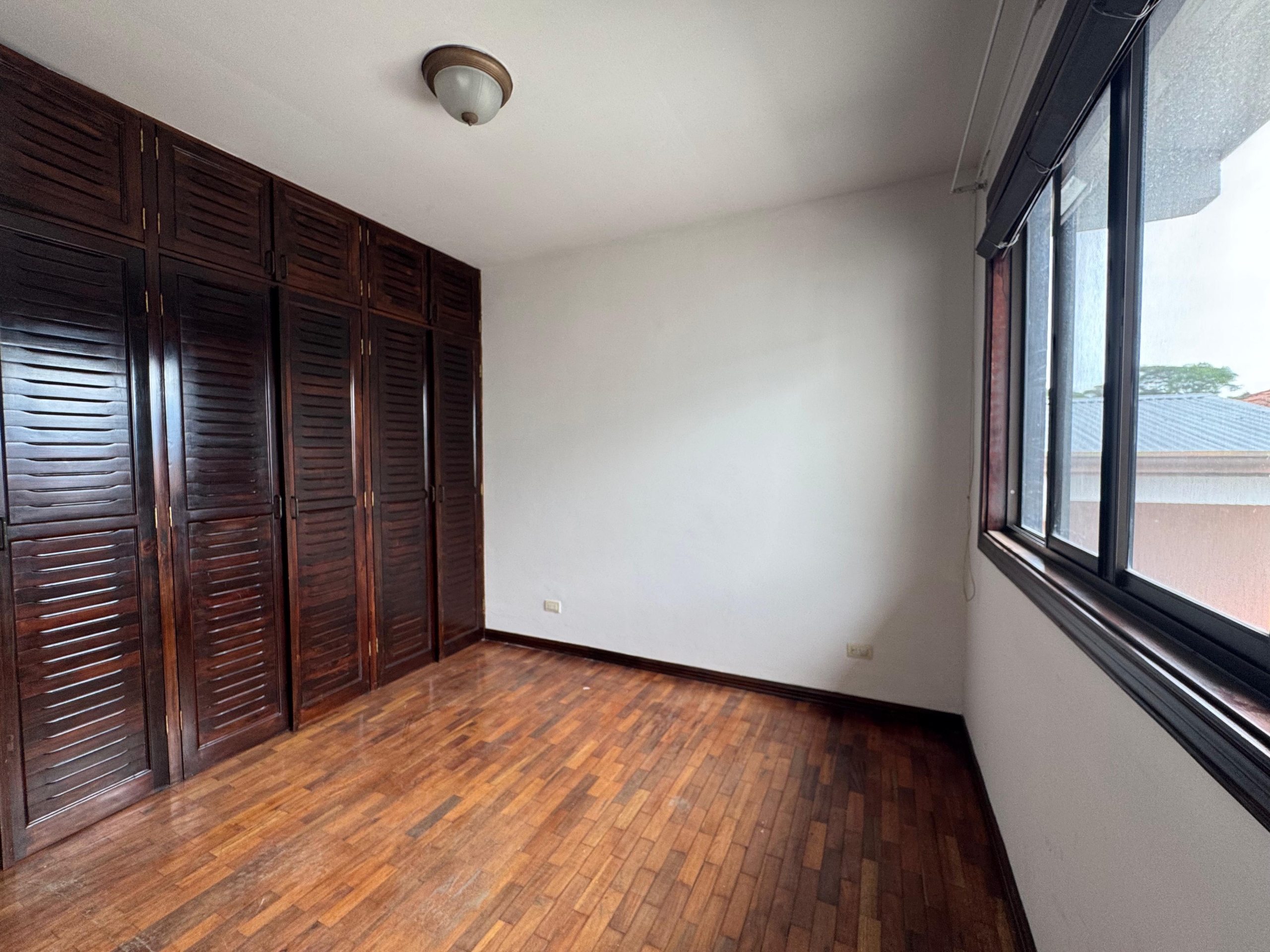 Habitación 3. Casa en venta en residencial Loma Real. Guachipelín, Escazú, San José.