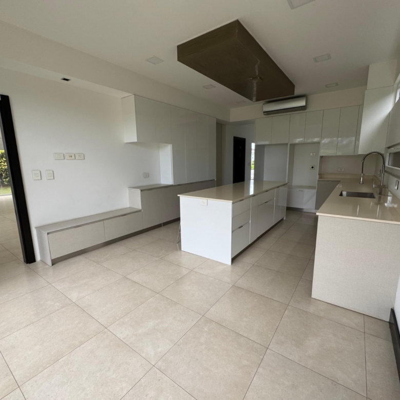 Cocina. Casa en venta en condominio Verdi. Lindora, Santa Ana, San José.