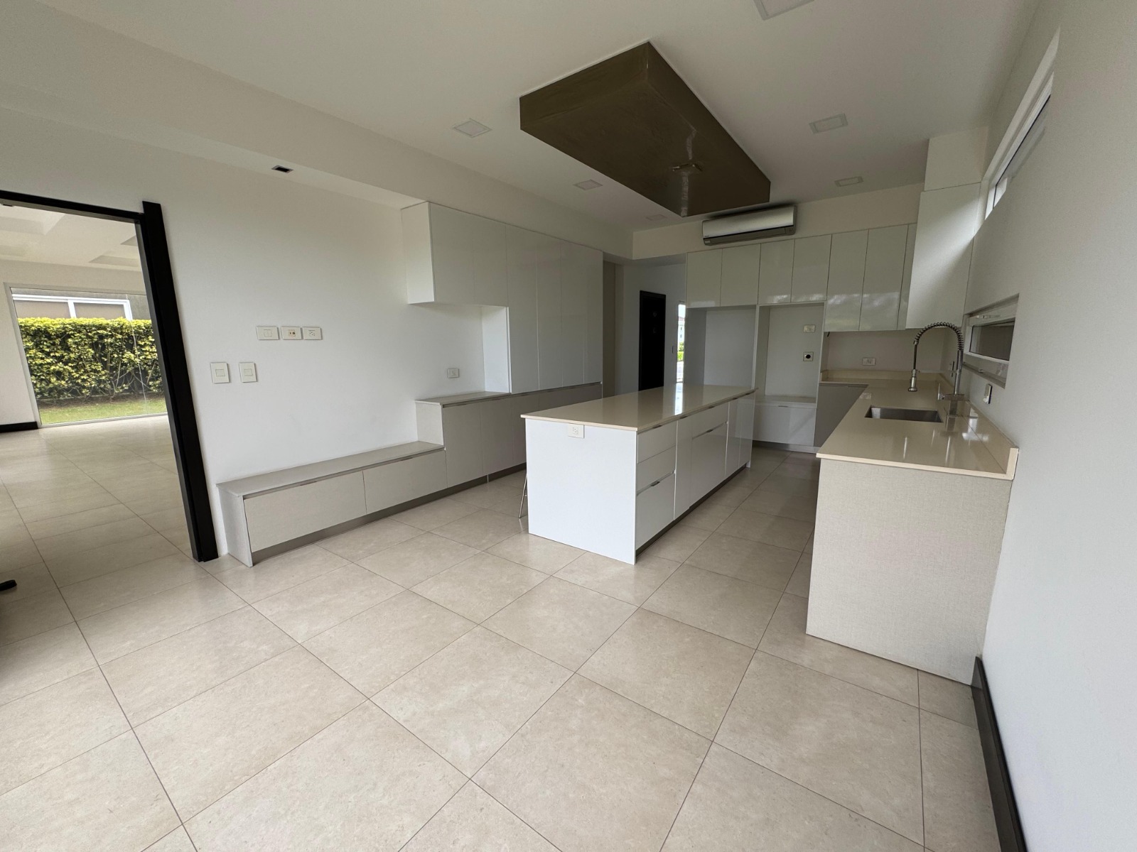 Cocina. Casa en venta en condominio Verdi. Lindora, Santa Ana, San José.