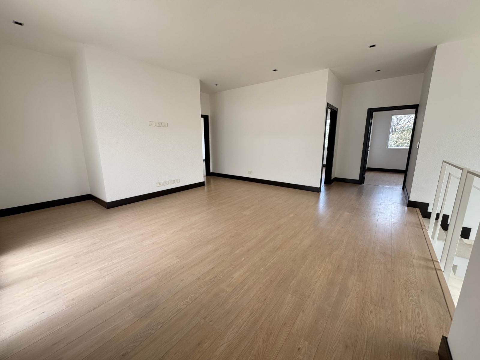 Sala TV. Casa en venta en condominio Verdi. Lindora, Santa Ana, San José.