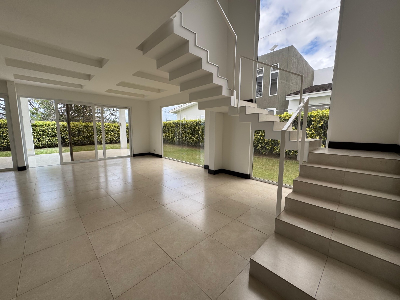 Sala. Casa en venta en condominio Verdi. Lindora, Santa Ana, San José.