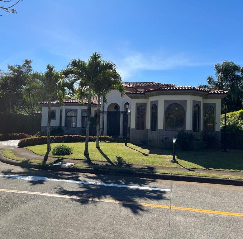 Fachada. Casa en venta en condominio. La Rivera, Belén, Heredia.