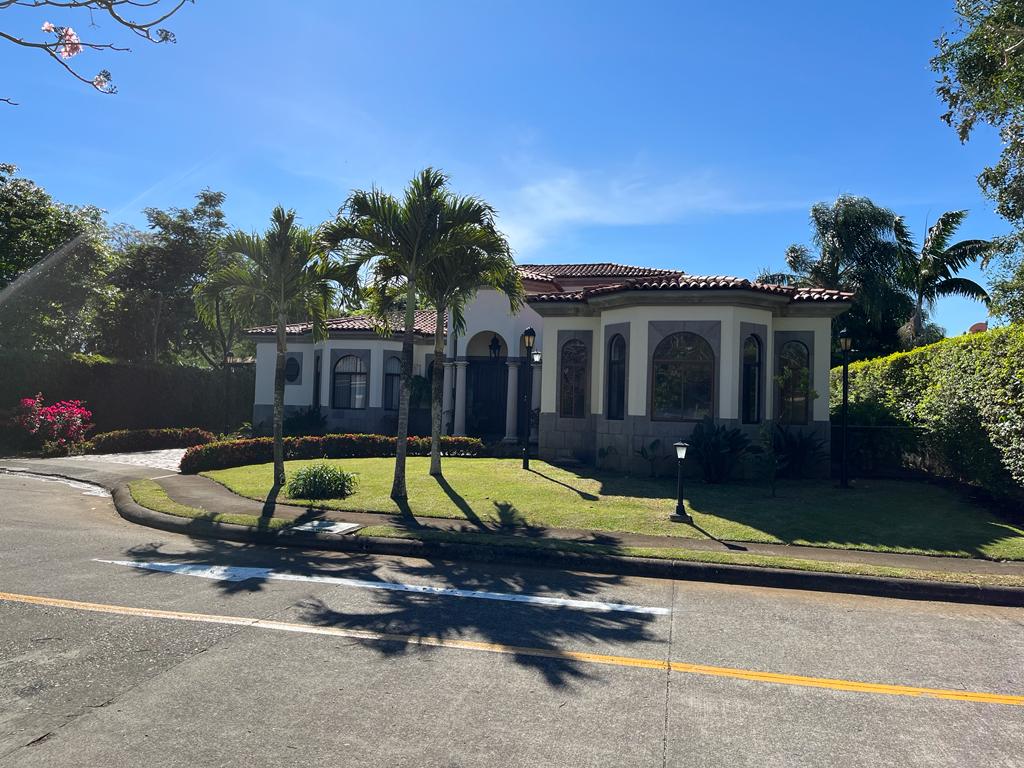 Fachada. Casa en venta en condominio. La Rivera, Belén, Heredia.