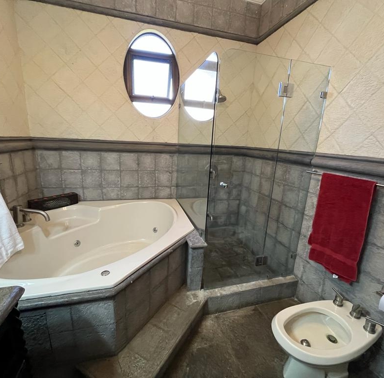 Baño Principal. Casa en venta en condominio. La Rivera, Belén, Heredia.