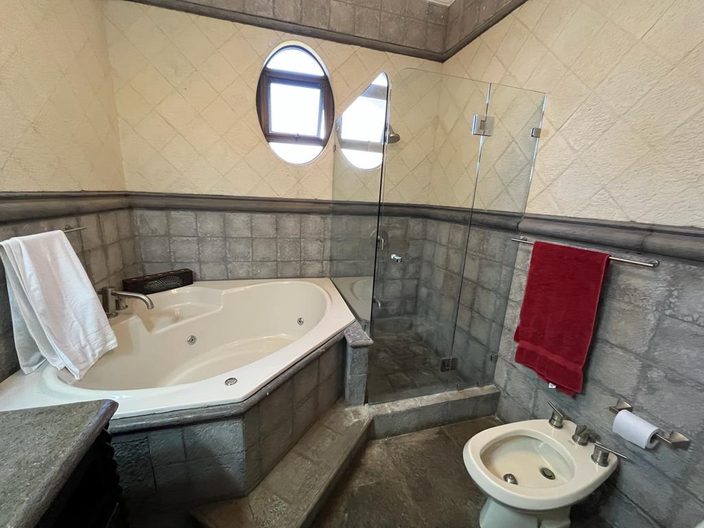 Baño Principal. Casa en venta en condominio. La Rivera, Belén, Heredia.