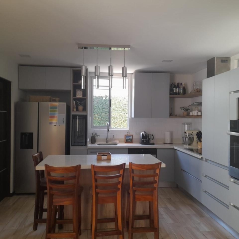 Cocina. Casa en venta en condominio. Pozos, Santa Ana, San José.