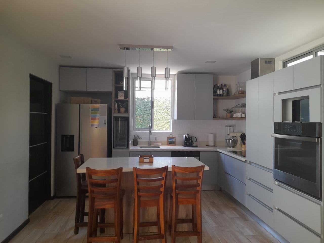 Cocina. Casa en venta en condominio. Pozos, Santa Ana, San José.