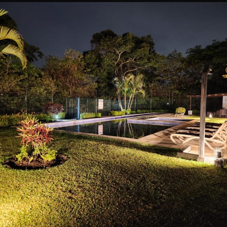 Piscina. Casa en venta en condominio. Pozos, Santa Ana, San José.
