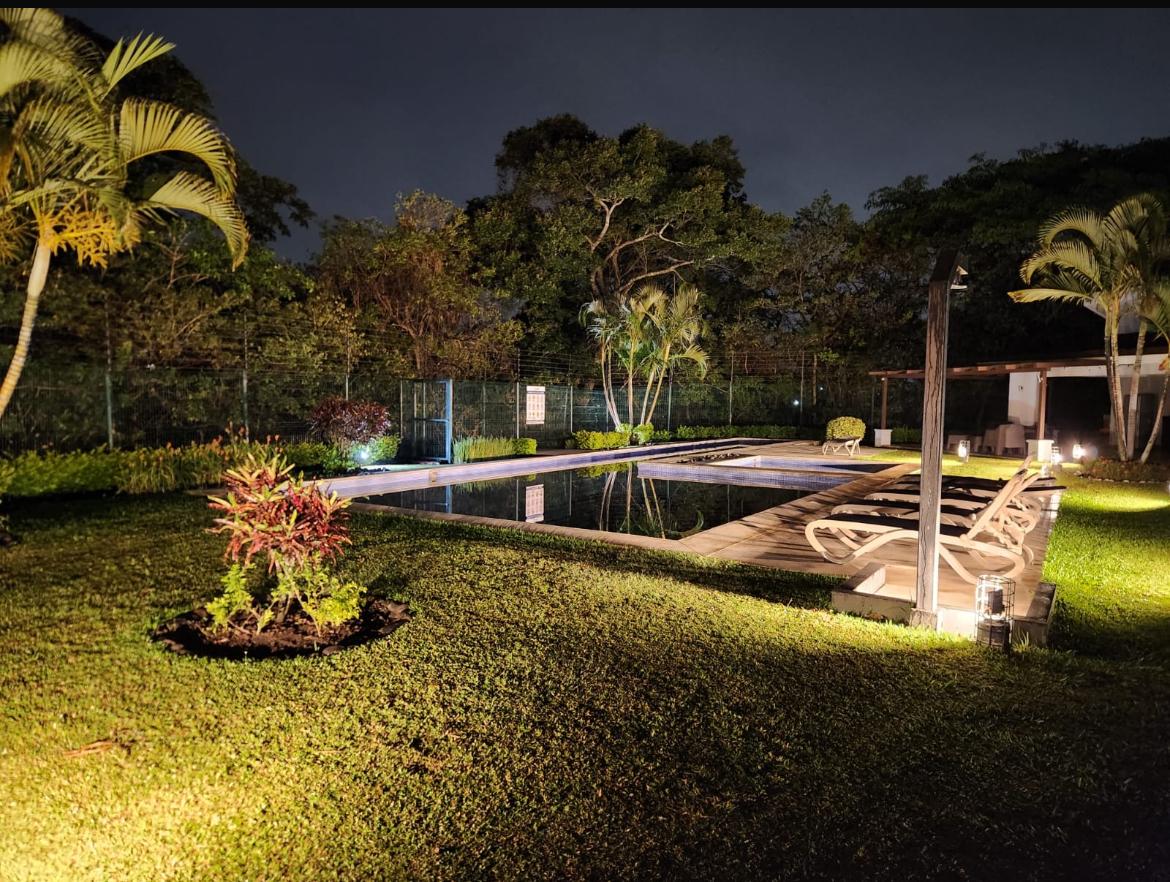 Piscina. Casa en venta en condominio. Pozos, Santa Ana, San José.
