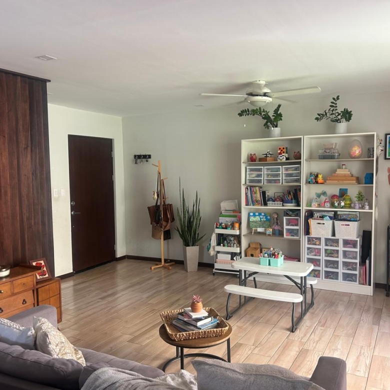 Sala. Casa en venta en condominio. Pozos, Santa Ana, San José.