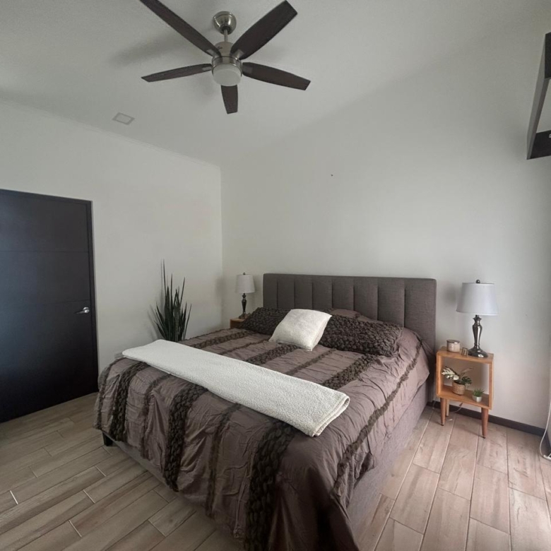 Habitación principal. Casa en venta en condominio. Pozos, Santa Ana, San José.