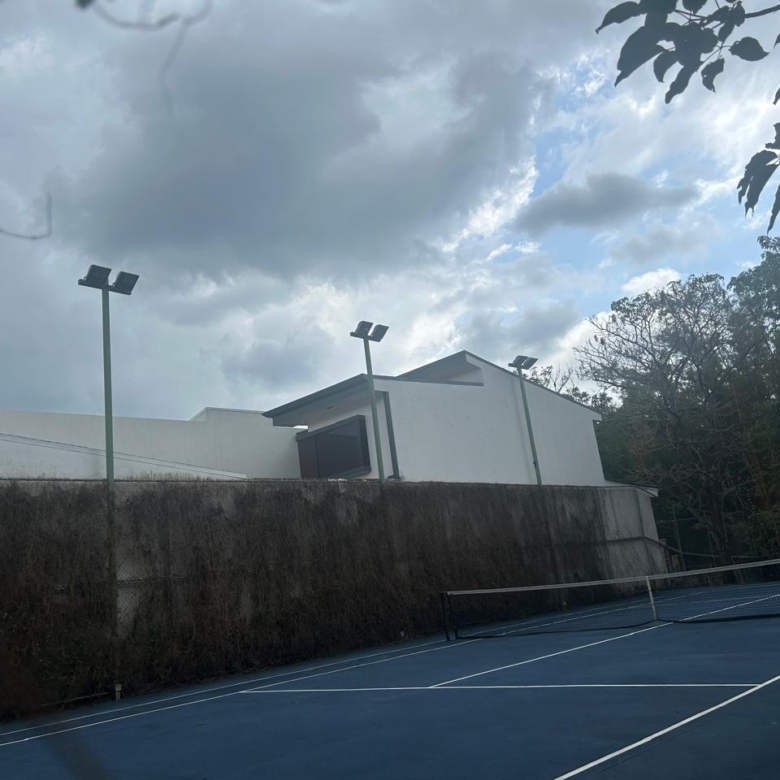 Cancha Tenis. Casa en venta en condominio. Pozos, Santa Ana, San José.