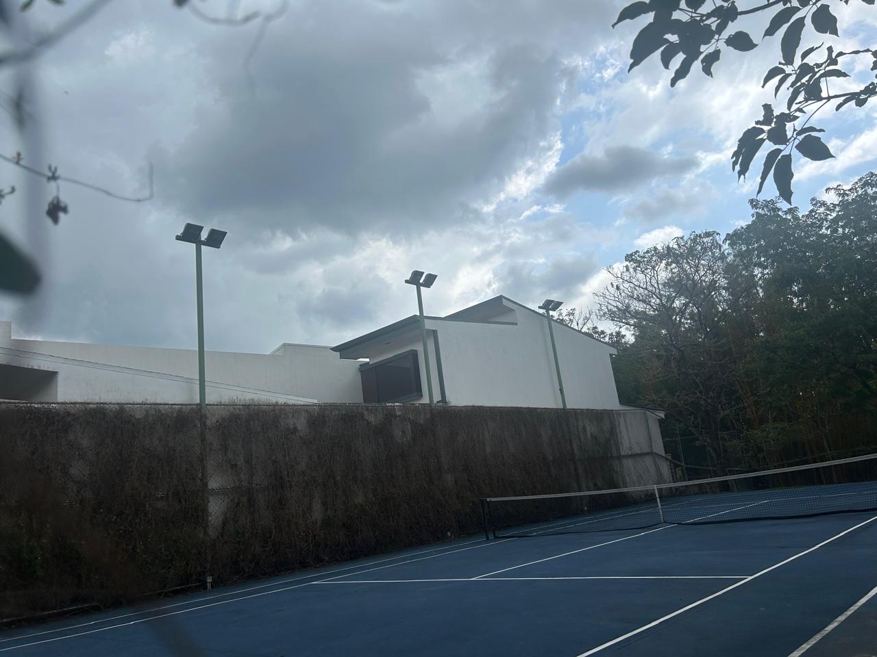 Cancha Tenis. Casa en venta en condominio. Pozos, Santa Ana, San José.