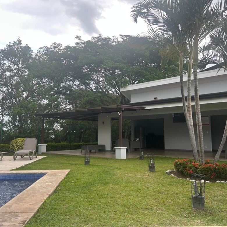 Casa Club. Casa en venta en condominio. Pozos, Santa Ana, San José.
