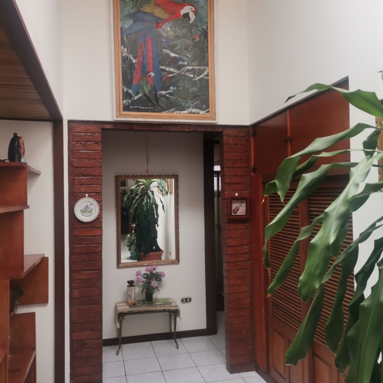 Hermosa casa en venta en residencial. Guachipelín, Escazú, San José.