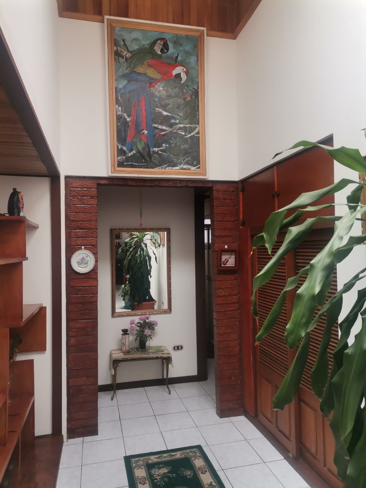 Hermosa casa en venta en residencial. Guachipelín, Escazú, San José.