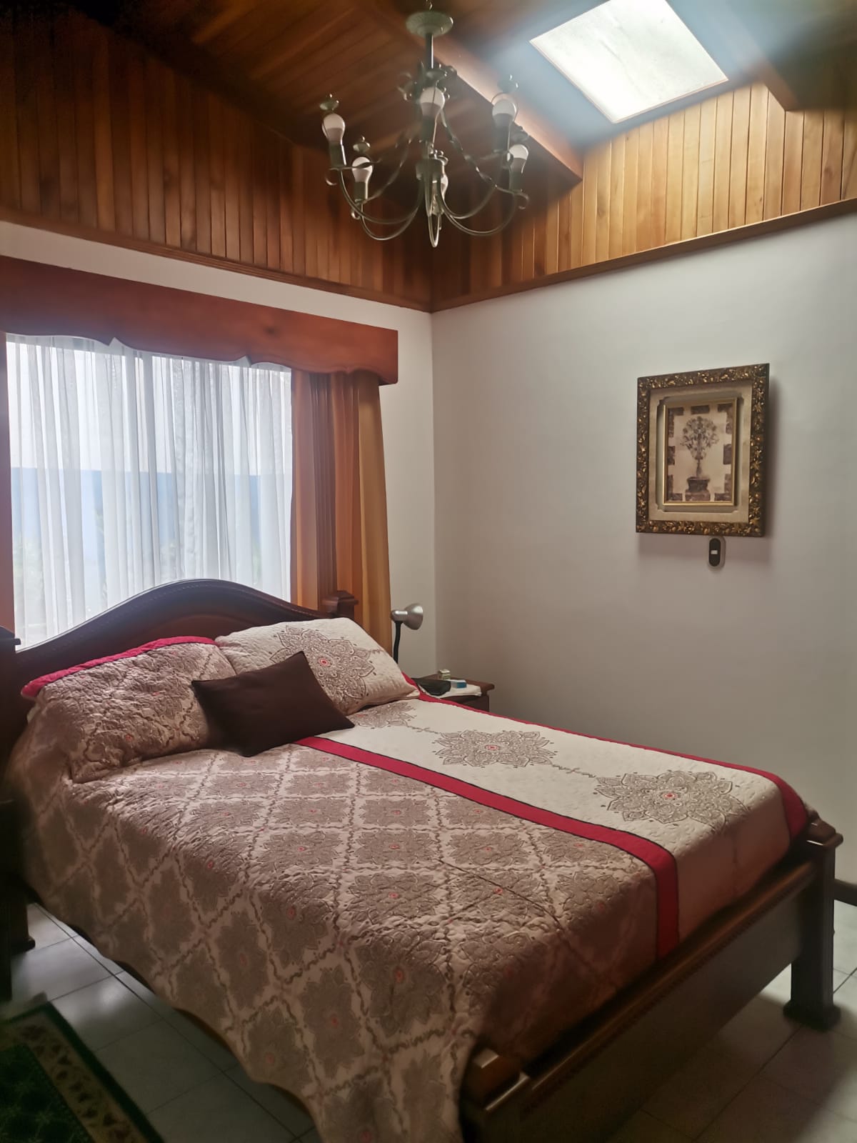 Habitación Secundaria. Hermosa casa en venta en residencial. Guachipelín, Escazú, San José.