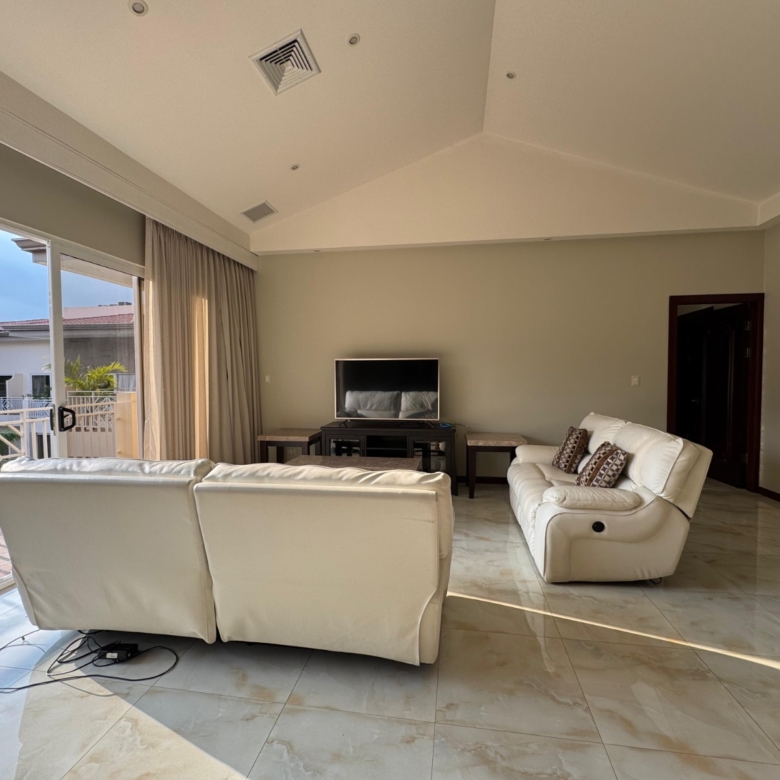 Sala. Apartamento en alquiler. San Rafael, Escazú, San José.