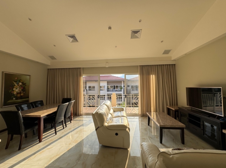 Sala - Comedor. Apartamento en alquiler. San Rafael, Escazú, San José.