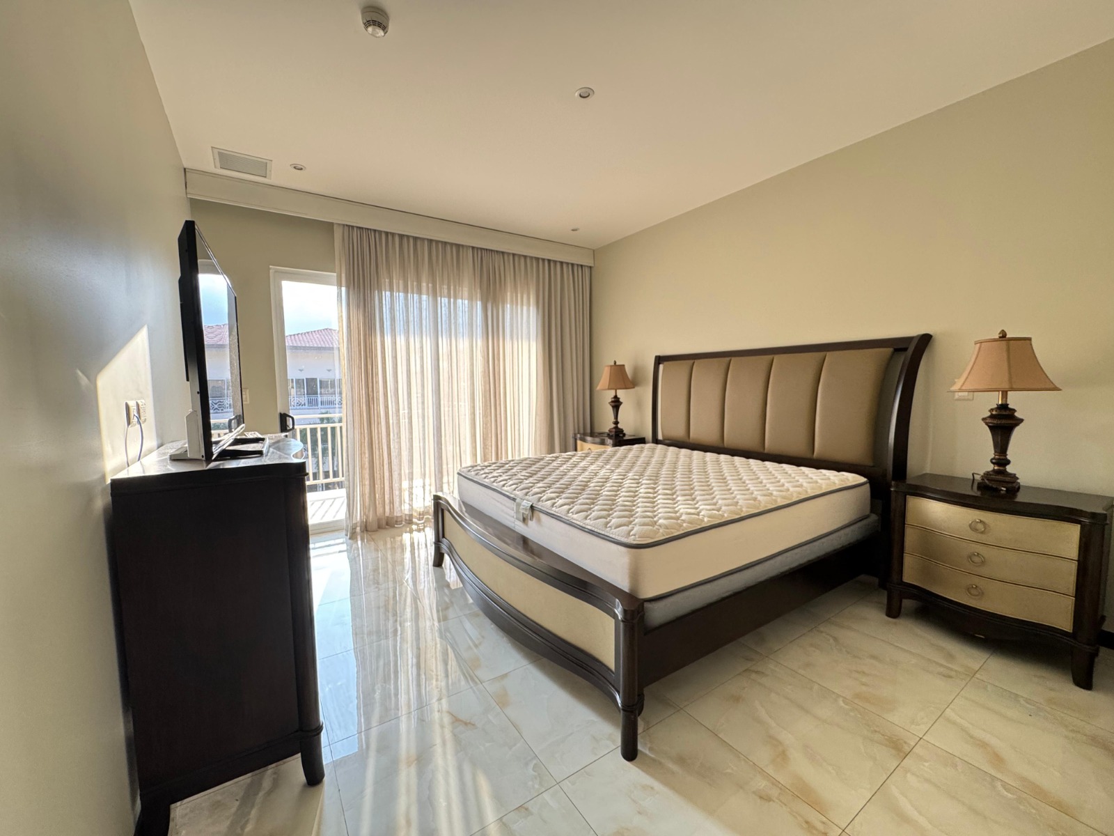 Habitación principal. Apartamento en alquiler. San Rafael, Escazú, San José.