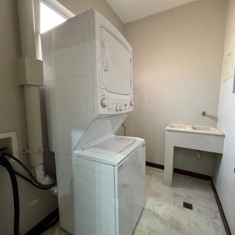 Área de lavado. Apartamento en alquiler. San Rafael, Escazú, San José.