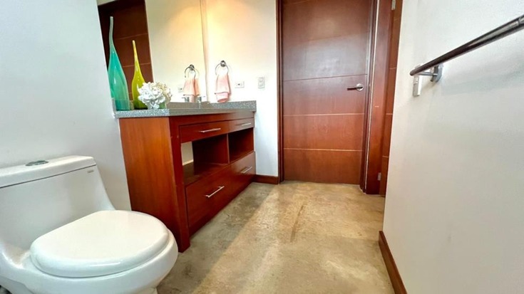 Baño. Casa en venta en condominio. Río Oro, Santa Ana, San José.