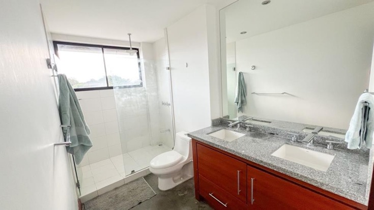 Baño Principal. Casa en venta en condominio. Río Oro, Santa Ana, San José.